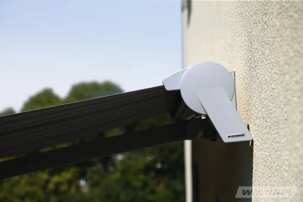 WAREMA H60 unter Balkon-Untersicht Wien, geschützte Montage RolloMax