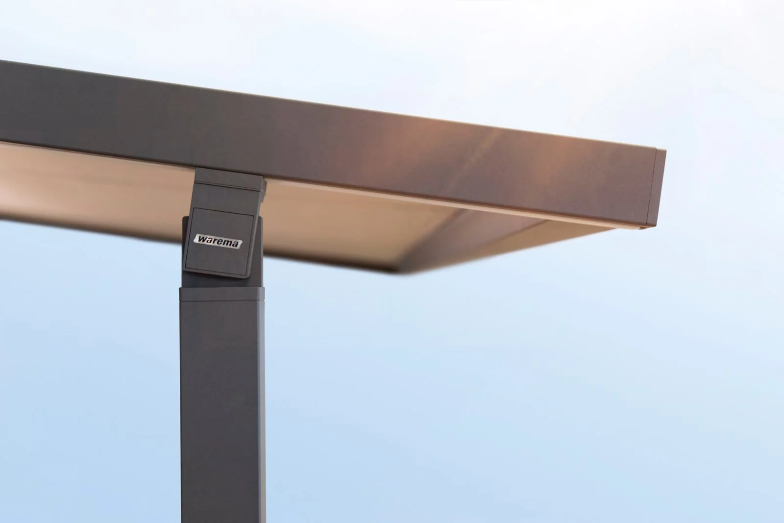 WAREMA Perea P20 Pergolamarkise auf Terrasse in Wien, Architektur-Shot