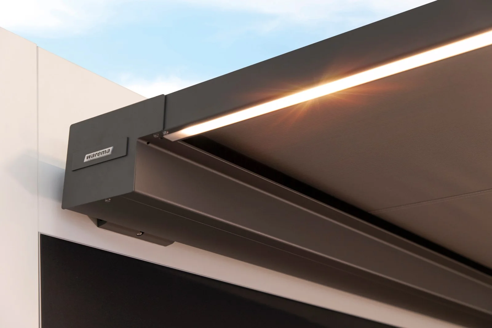 Perea P20 mit integrierter LED-Beleuchtung am Abend